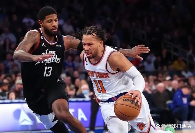 年终总决赛首回合激情夜！布伦森里突外投，费城76人爆冷那不勒斯(凤凰卫视中文台军情观察室)